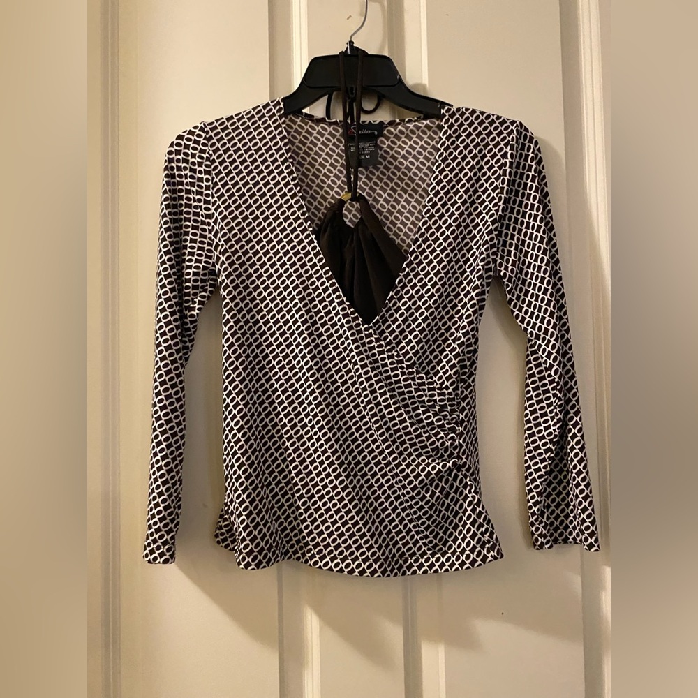 Geometric Print V-Neck Women's Top - Black and White
